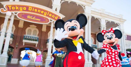 Mickey and Minnie in front of Disneyland Tokyo - Watabi