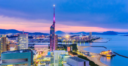 Fukuoka, Giappone. Panorama del centro al tramonto - Watabi