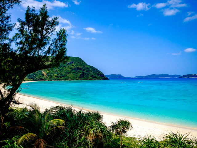 Spiaggia bianca di una delle isole di Okinawa - Watabi