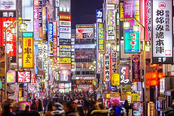 Le mille insegne luminose di Shinjuku, Tokyo